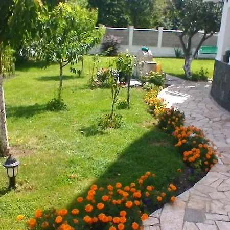 In Golden Sands Park Near The Sea Appartement