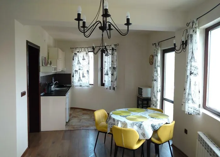 In Golden Sands Park Near The Sea Apartment *