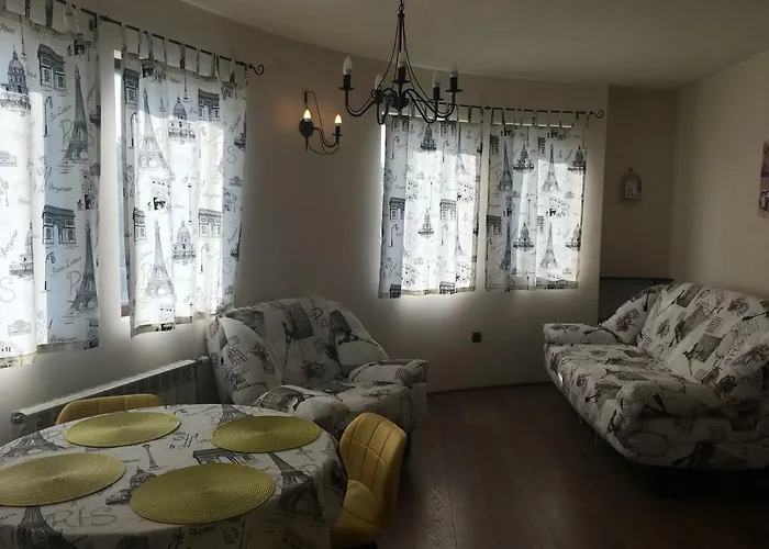 In Golden Sands Park Near The Sea Apartment